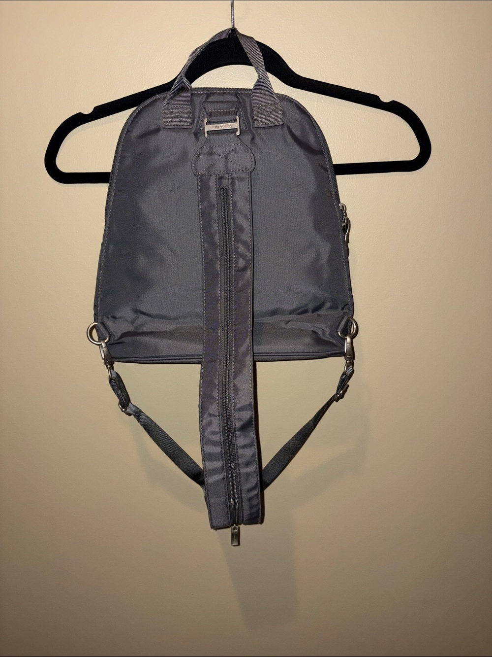 Baggallini | Gray Sling Backpack - Sleek Everyday Carry - Picture 2 of 4